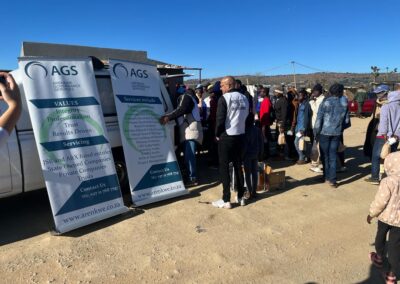 Community-queueing-for-food